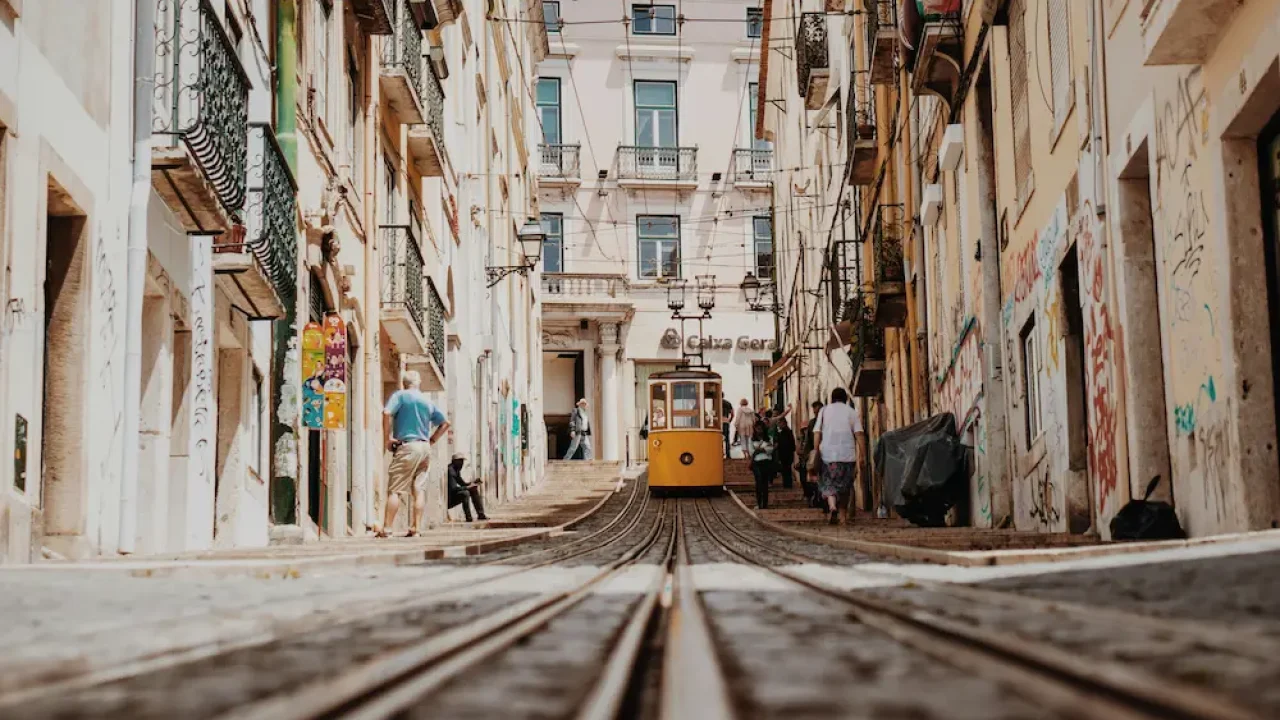 julian-dik-2oppHSFvTJY-unsplash